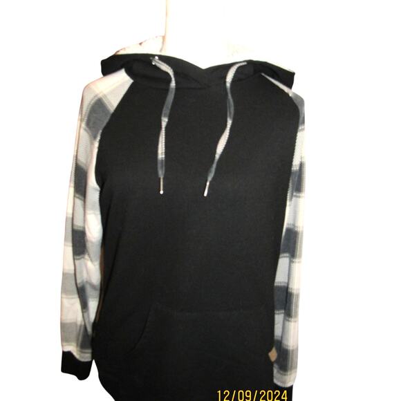 Your new favorite layer: black & white striped hoodie, extra small - Picture 1 of 6